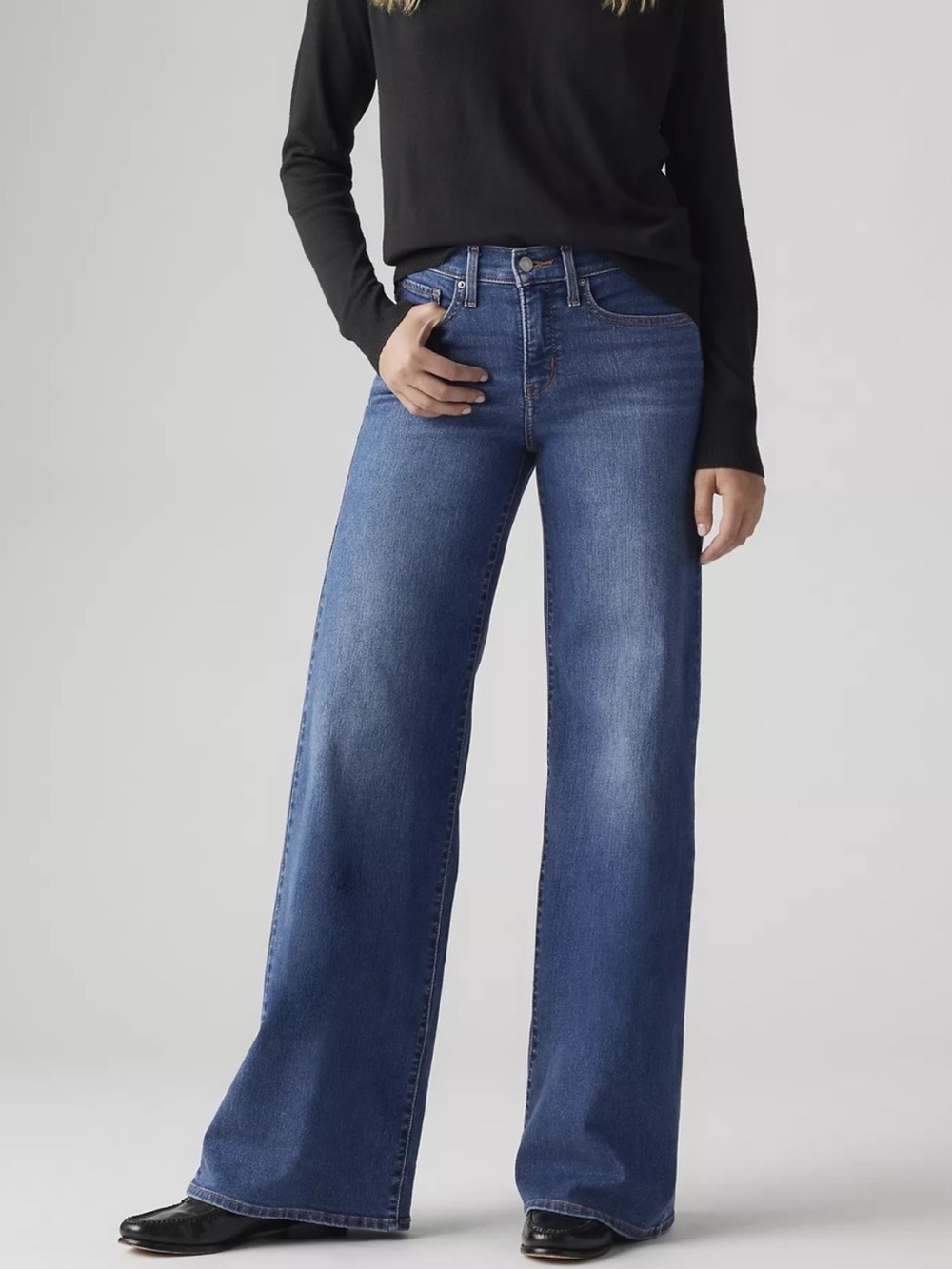 NWT Levi’s 318 Shaping Wide Leg Jeans